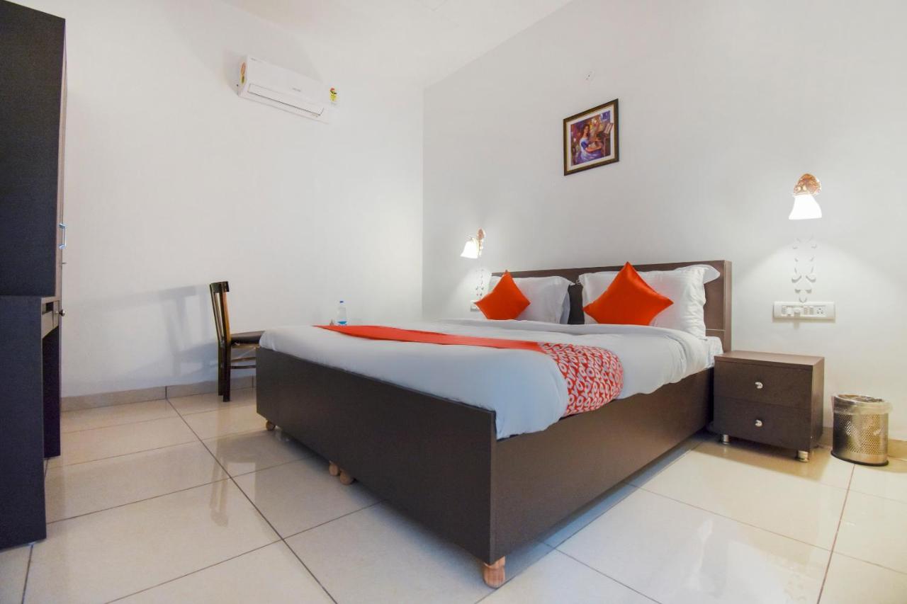 Oyo 75460 Sky High Residency Hotel Лудяна Екстериор снимка