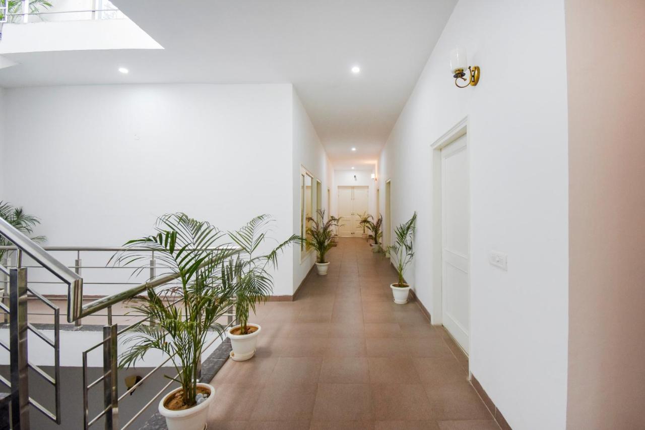 Oyo 75460 Sky High Residency Hotel Лудяна Екстериор снимка