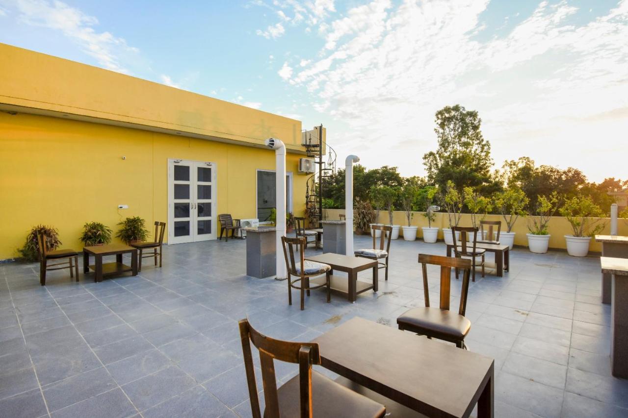 Oyo 75460 Sky High Residency Hotel Лудяна Екстериор снимка