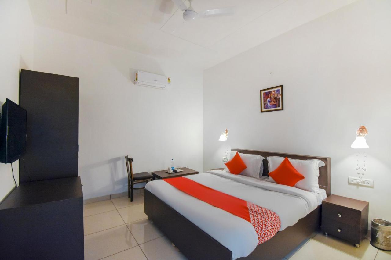Oyo 75460 Sky High Residency Hotel Лудяна Екстериор снимка