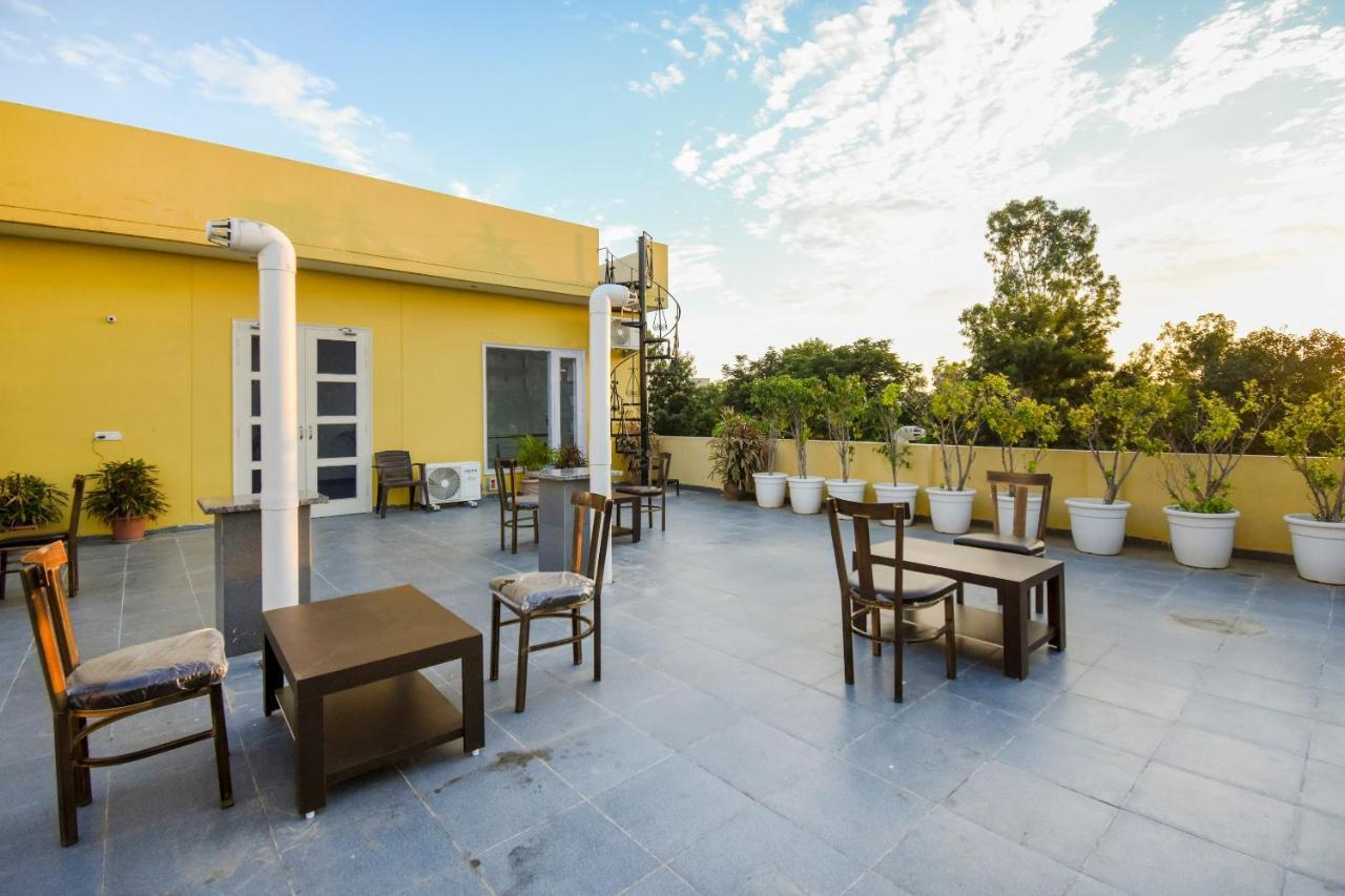 Oyo 75460 Sky High Residency Hotel Лудяна Екстериор снимка