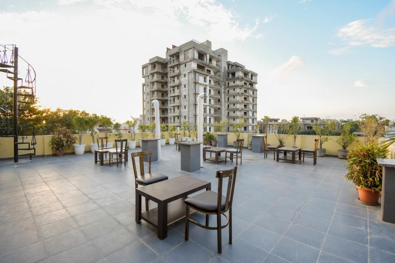 Oyo 75460 Sky High Residency Hotel Лудяна Екстериор снимка